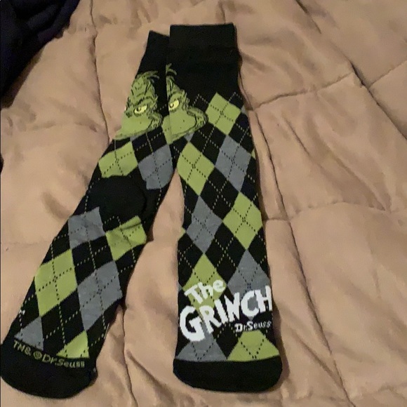 3 pairs Grinch socks never worn, sold 3 together - Picture 6 of 7